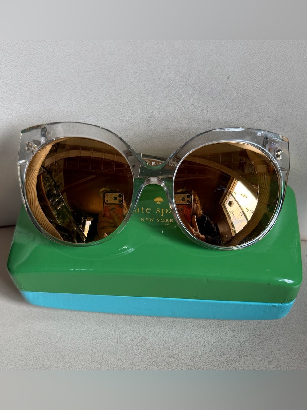 LINDA FARROW Golden Cat Eyed Mirrored Sunglasses. RT $ 1295. W/ Kate Spade Case.